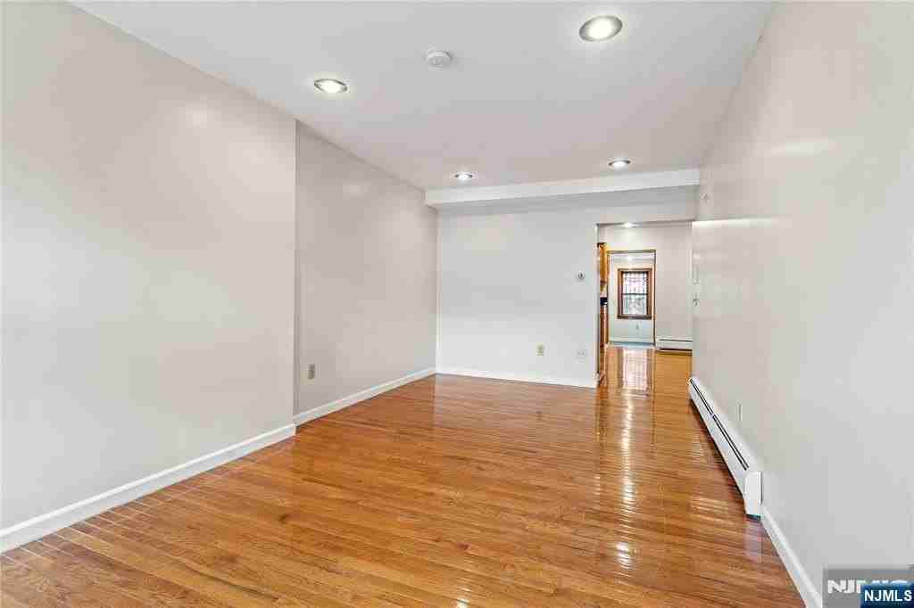 800 Ocean Ave - Photo 6 of 50