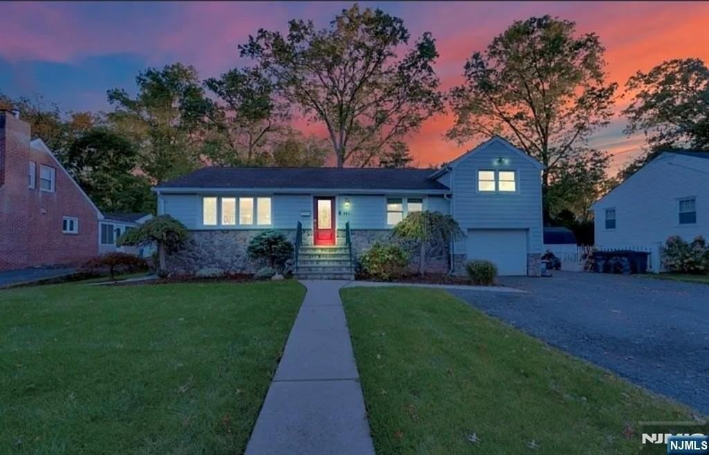 684 Spring Ave - Photo 2 of 14