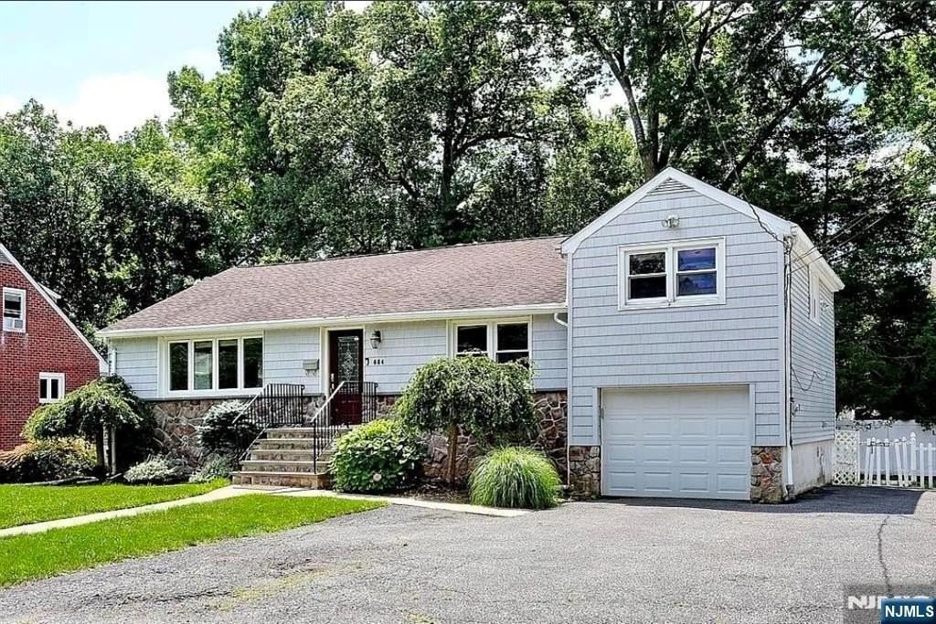 684 Spring Ave - Photo 4 of 14