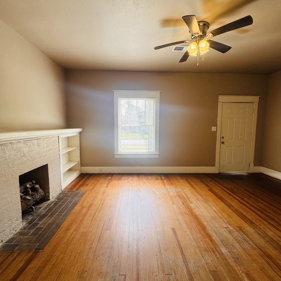 3501 5th St - Photo 3 of 16