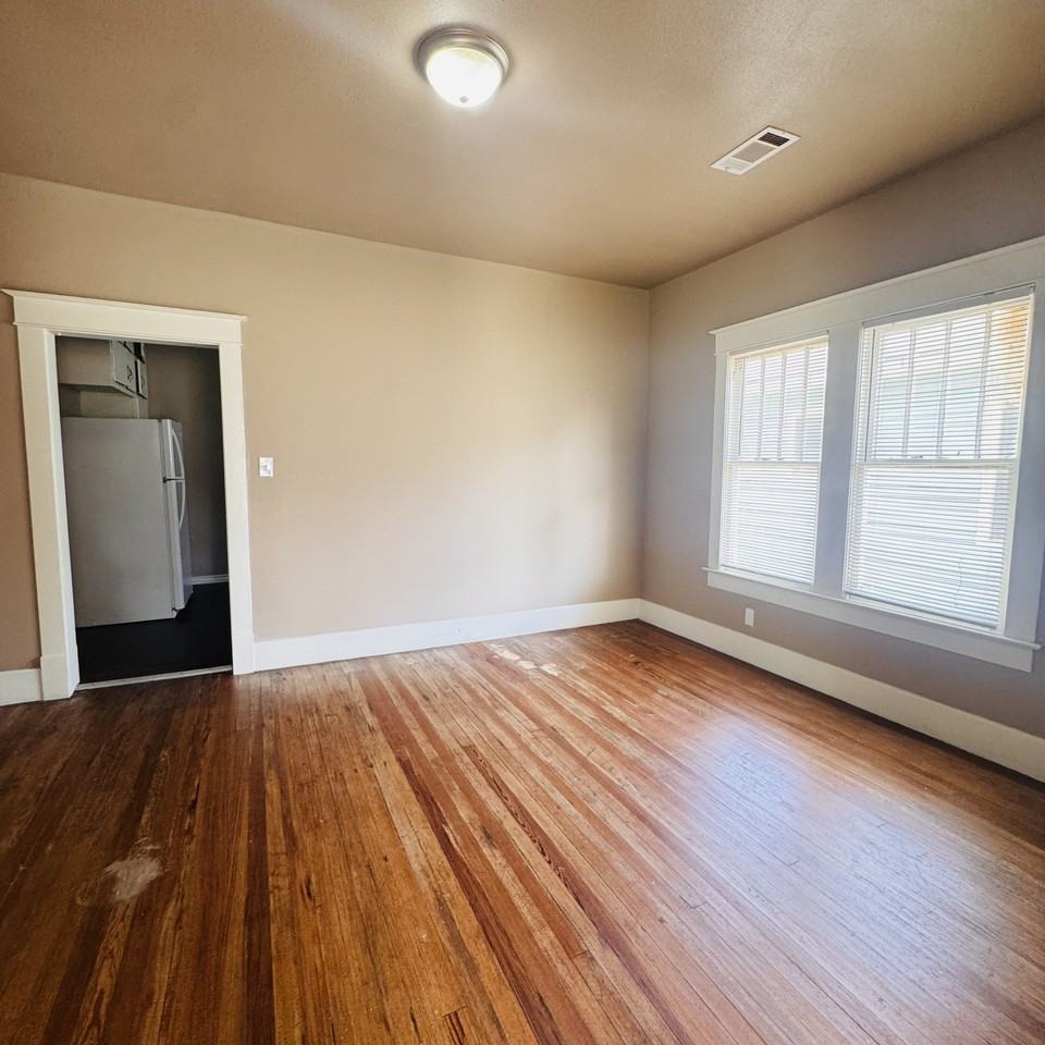 3501 5th St - Photo 4 of 16