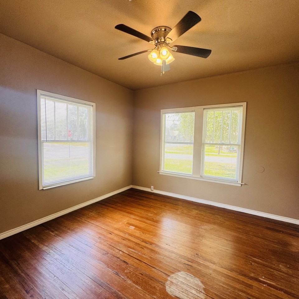 3501 5th St - Photo 7 of 16