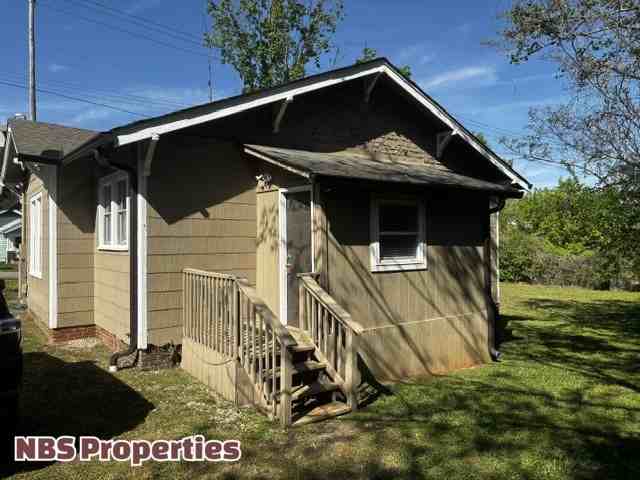 320 E Glenwood Ave #1 - Photo 6 of 32