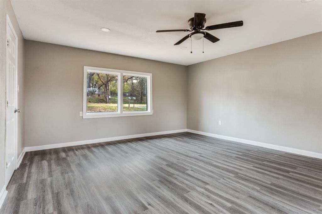 1612 Woodview Dr - Photo 2 of 10