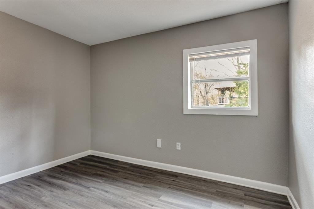 1612 Woodview Dr - Photo 6 of 10