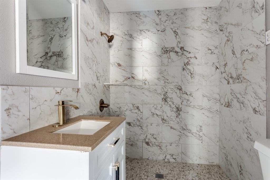 1612 Woodview Dr - Photo 7 of 10