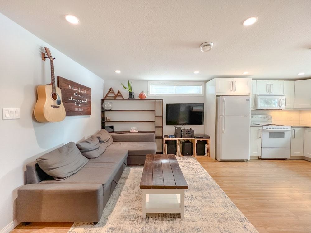 9 Morgan Cres - Photo 2 of 10