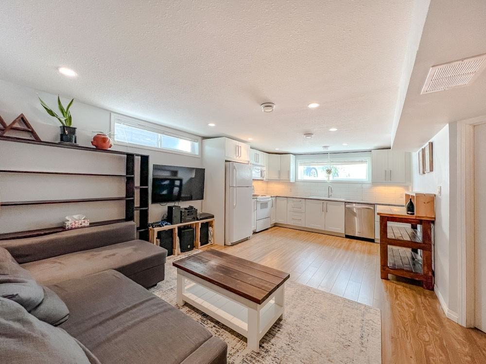 9 Morgan Cres - Photo 3 of 10