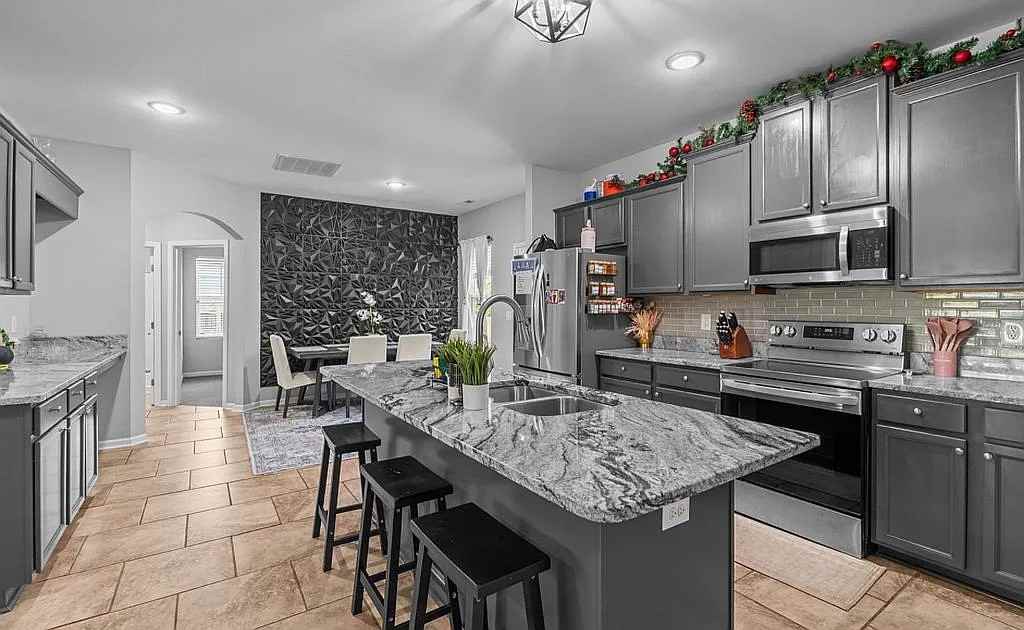 364 Heathrow Dr #AH - Photo 2 of 9