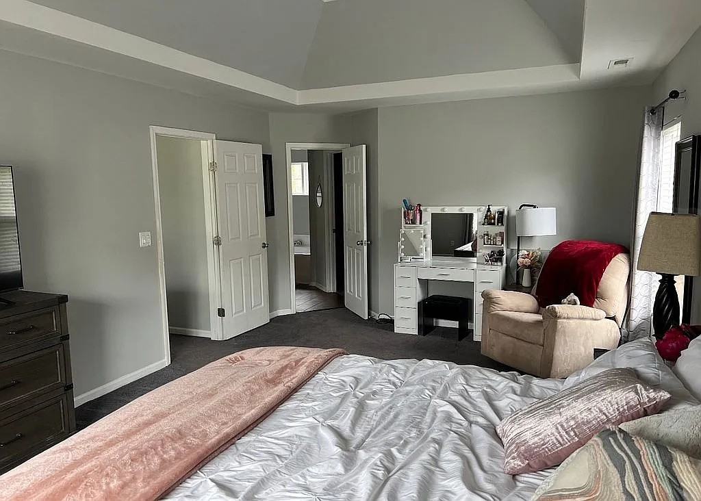 364 Heathrow Dr #AH - Photo 4 of 9