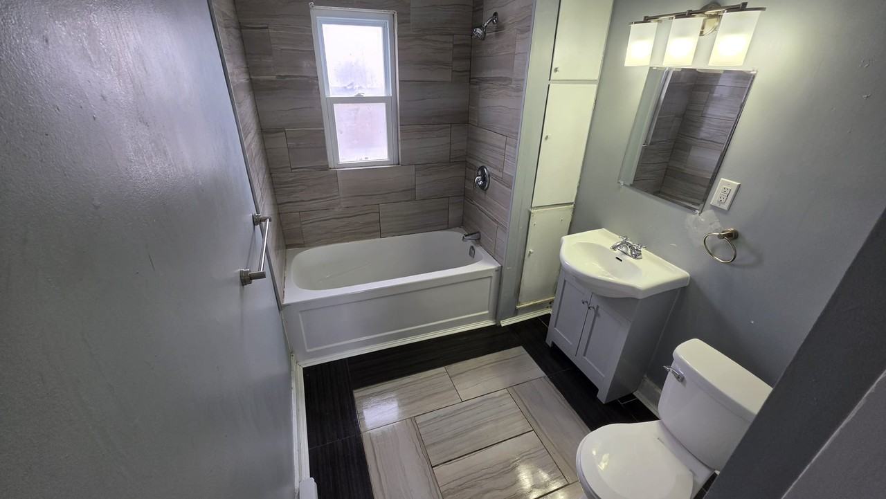 274 Robinson St #274B - Photo 2 of 11