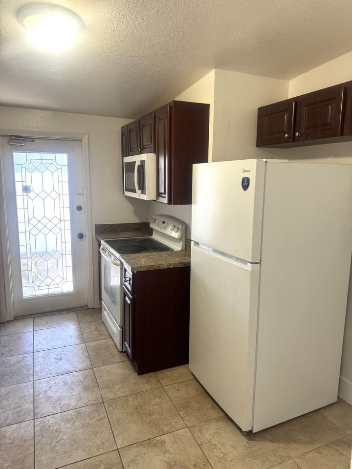 1335 Warrington Way #1 - Photo 5 of 10