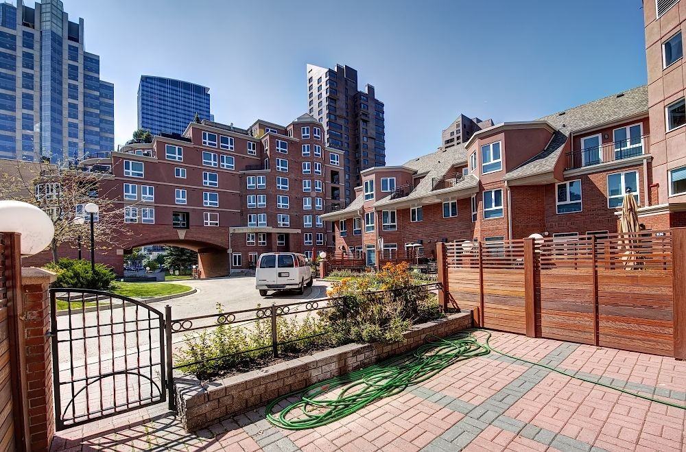 4203, 400 Eau Claire Ave Sw - Photo 3 of 47