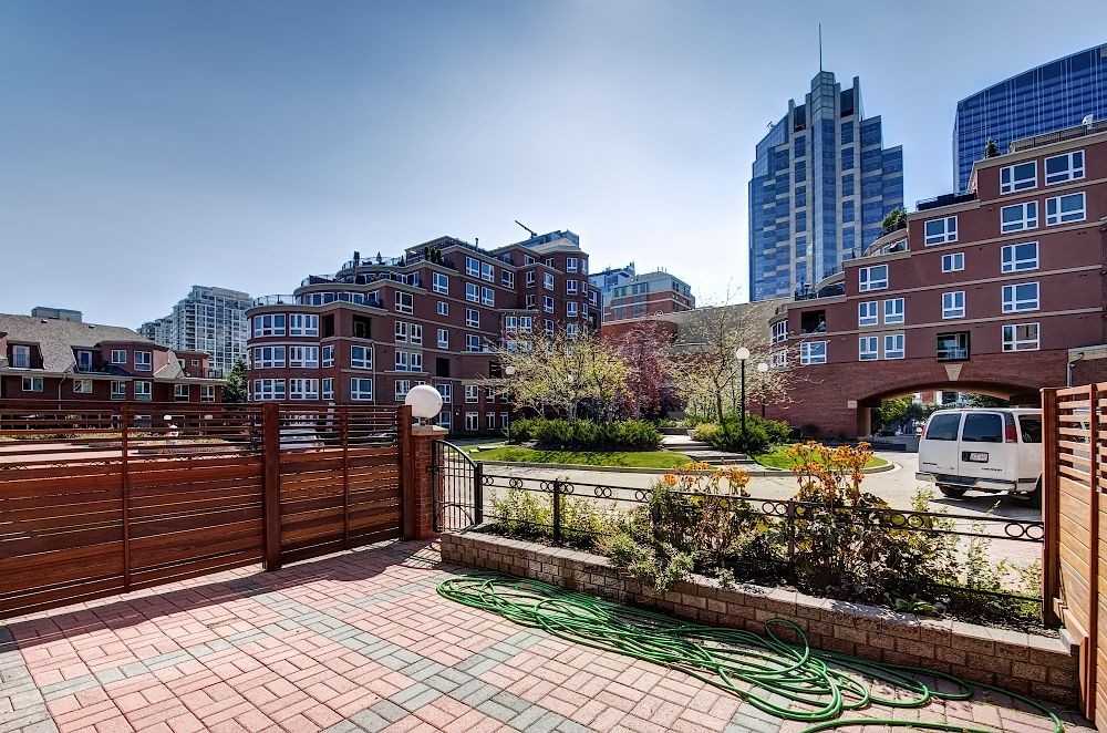 4203, 400 Eau Claire Ave Sw - Photo 4 of 47