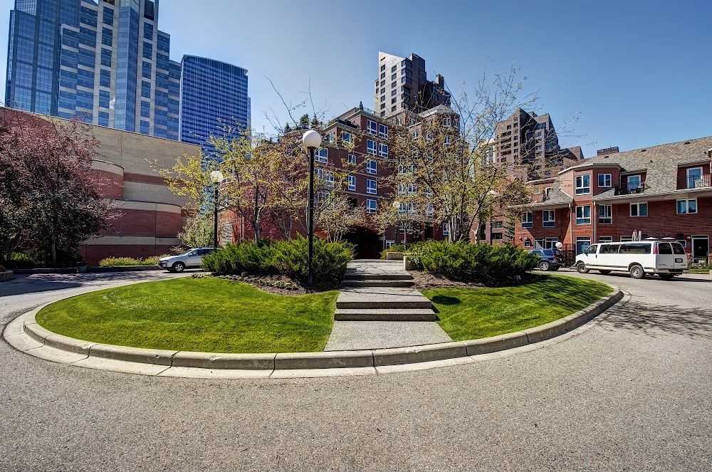 4203, 400 Eau Claire Ave Sw - Photo 6 of 47