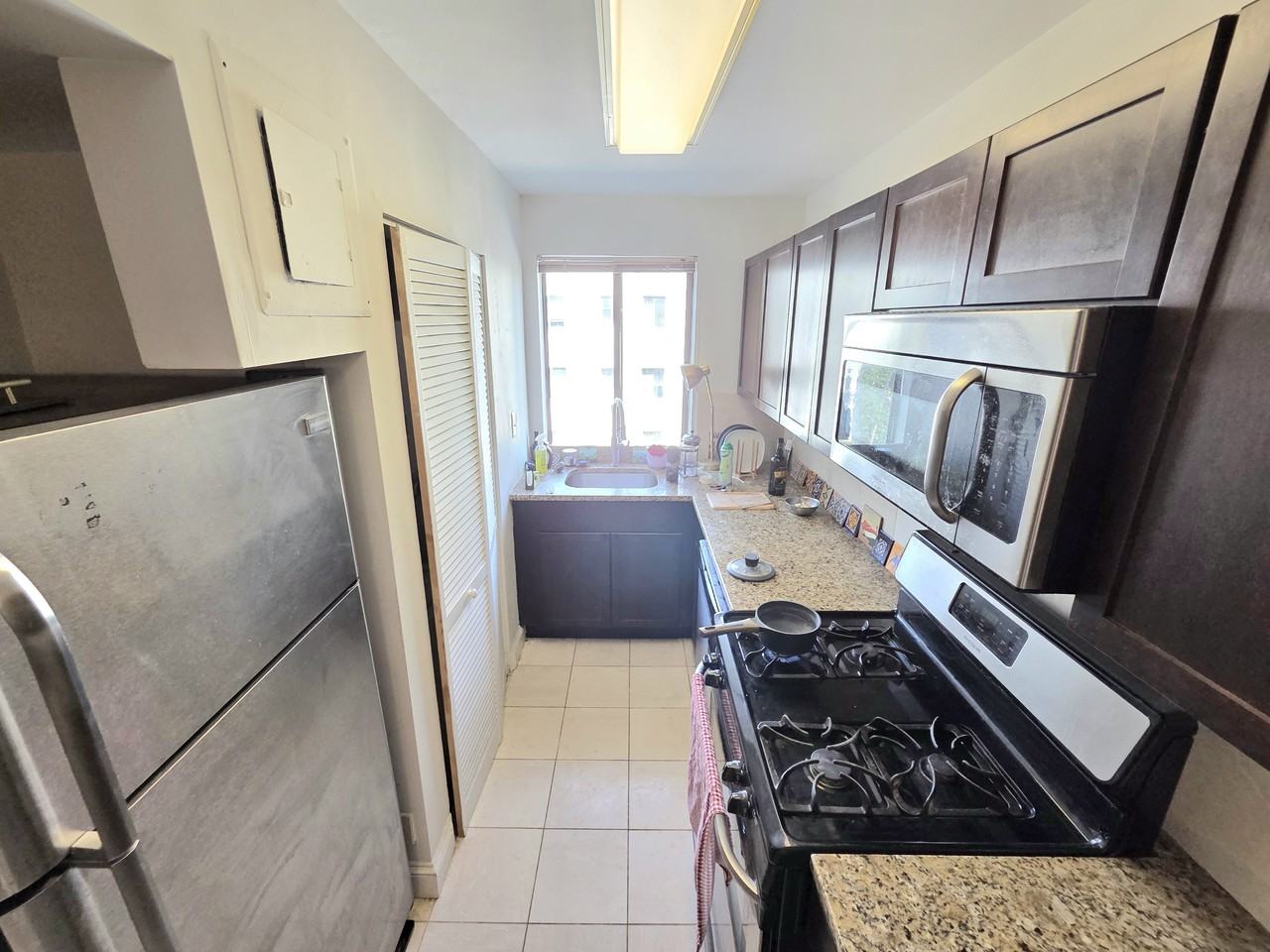 3821 Davis Pl Nw #1 - Photo 5 of 32