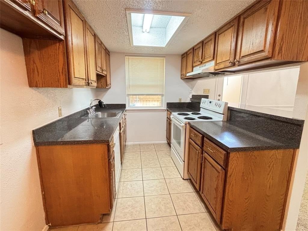 2426 N Graham Dr - Photo 3 of 10