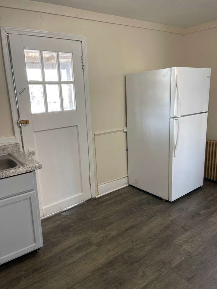 320 W Clark St #1 - Photo 6 of 15