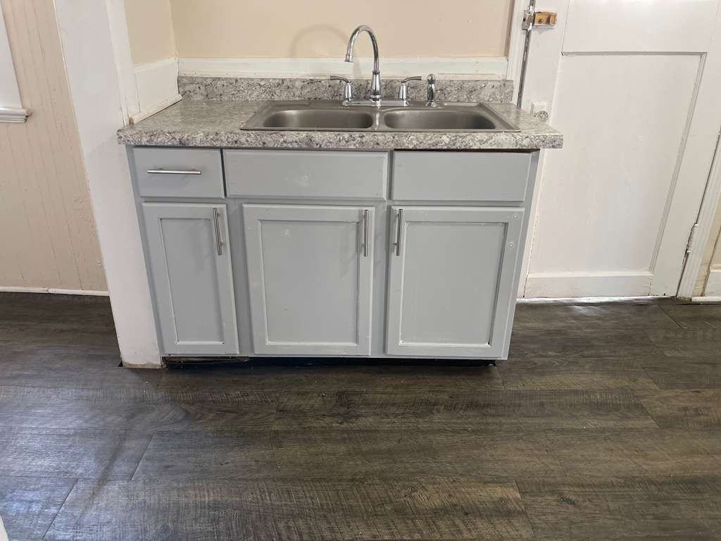 320 W Clark St #1 - Photo 7 of 15