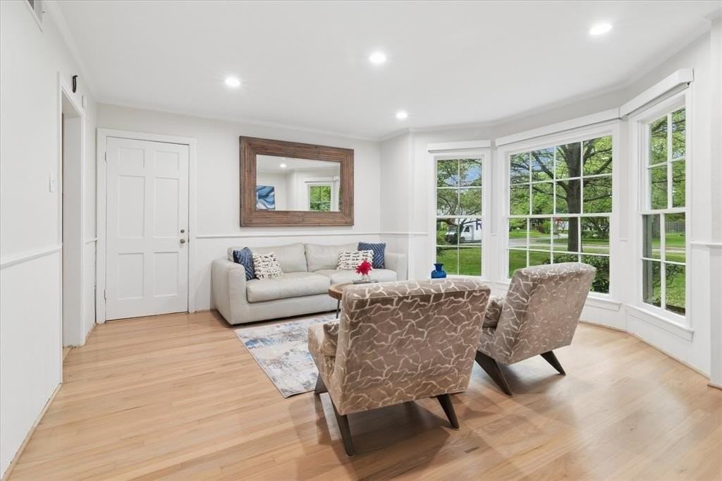 8106 San Benito Way - Photo 6 of 34