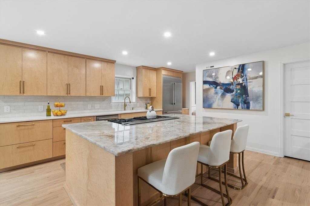 8106 San Benito Way - Photo 7 of 34