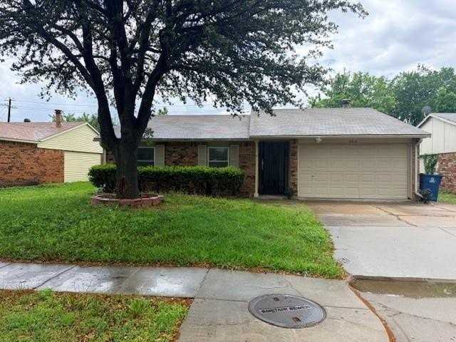 3410 Maple Ln - Photo 2 of 8