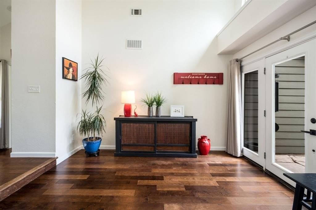 419 Brooks Ln - Photo 5 of 38