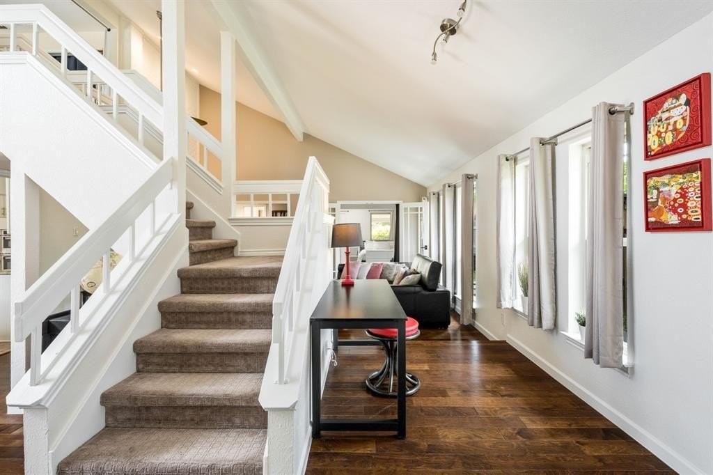 419 Brooks Ln - Photo 7 of 38