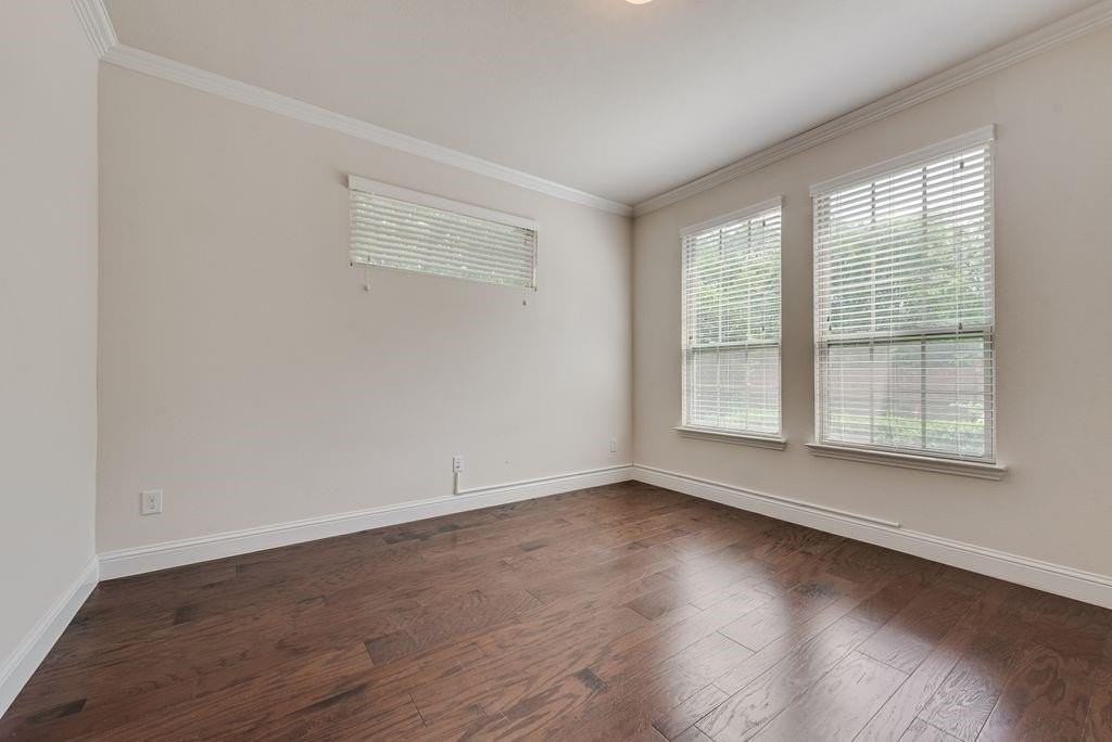 1398 Caspian Dr - Photo 4 of 27