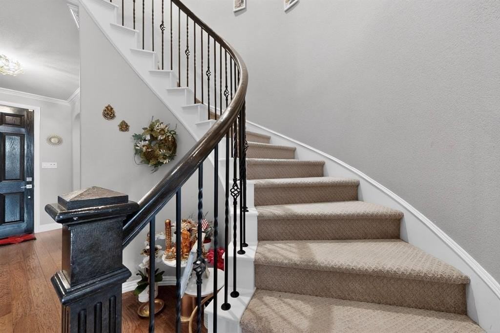 2345 Fountain Gate Dr - Photo 3 of 37