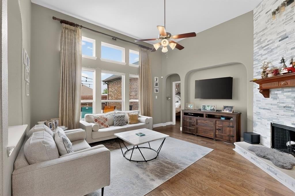 2345 Fountain Gate Dr - Photo 4 of 37