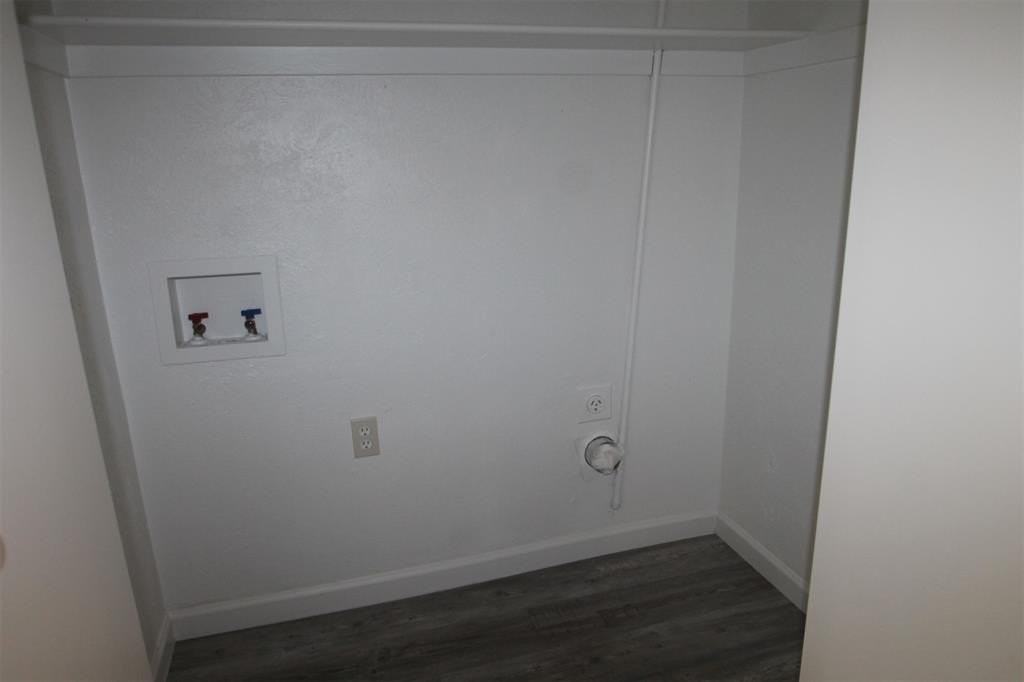 961 Mossvine Dr - Photo 4 of 18