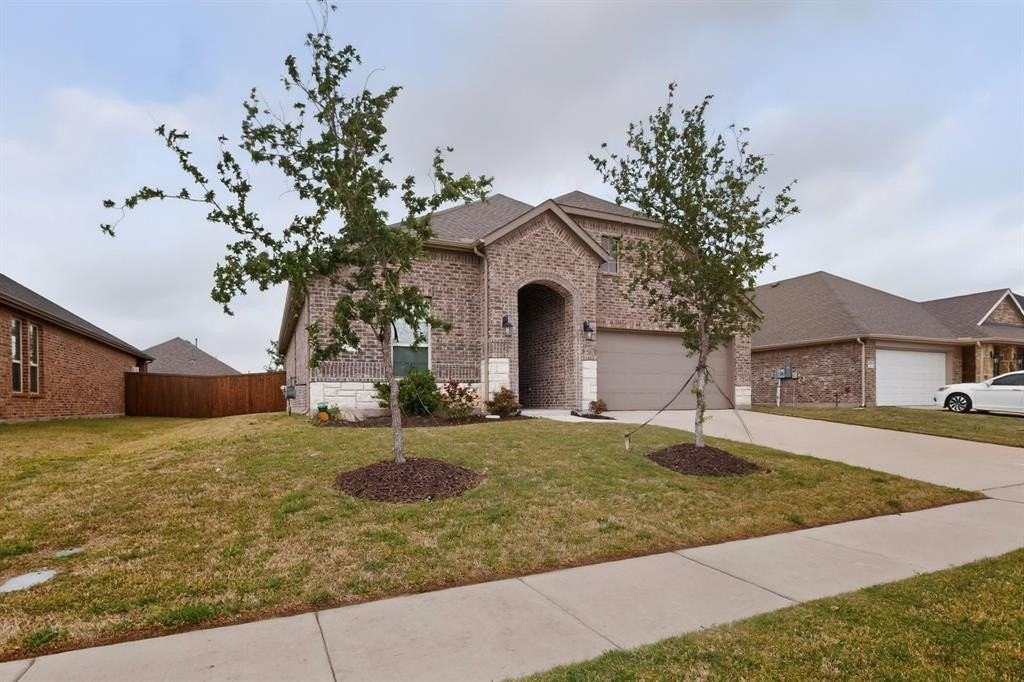 2804 Cain Dr - Photo 3 of 39