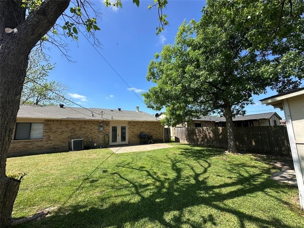 504 Woodcrest Way - Photo 3 of 26