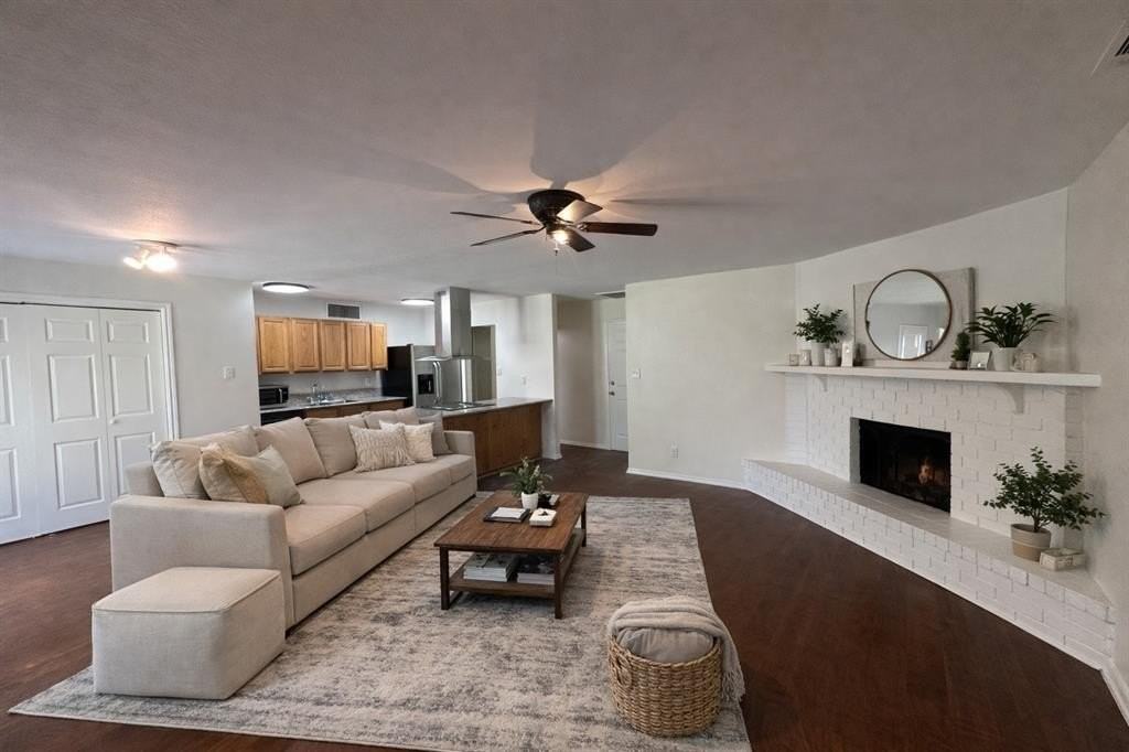 504 Woodcrest Way - Photo 4 of 26