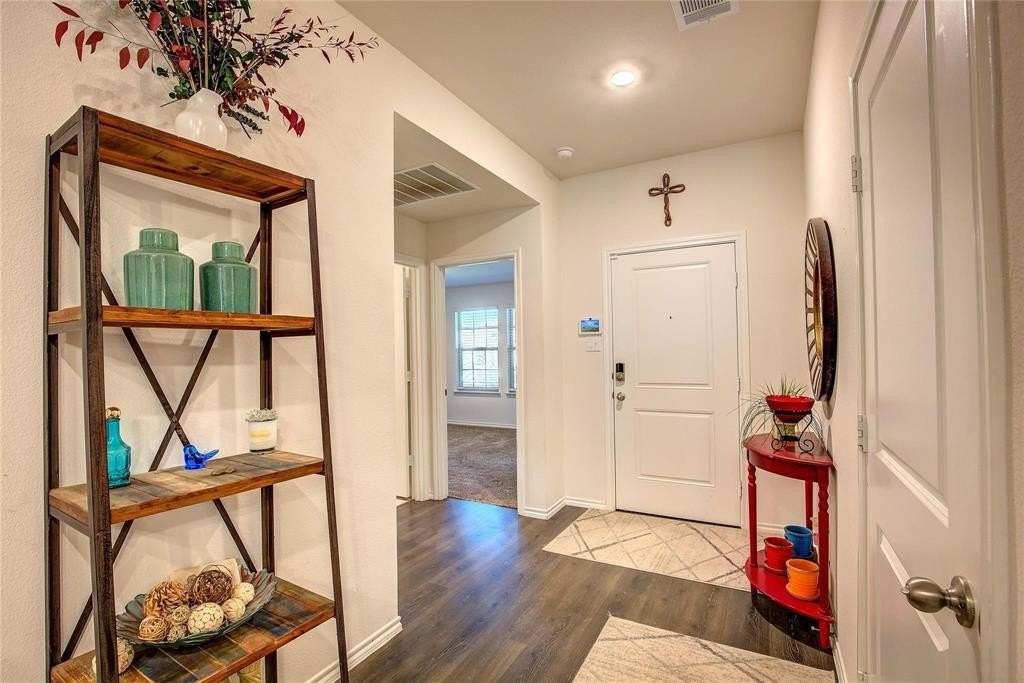 1004 Basswood Ln - Photo 2 of 35