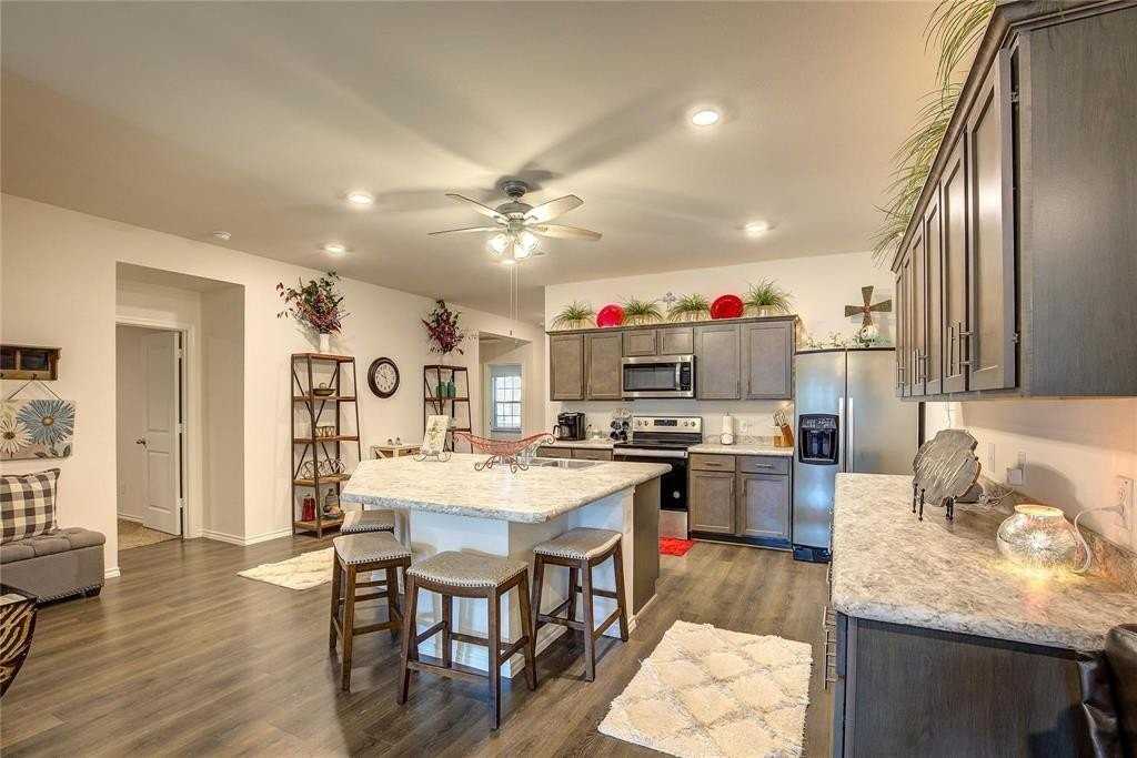 1004 Basswood Ln - Photo 3 of 35