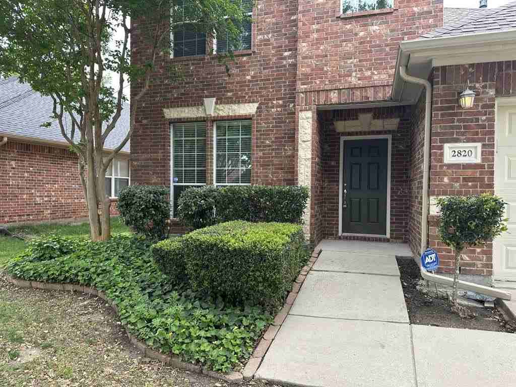 2820 Cascade Cove Dr - Photo 2 of 40