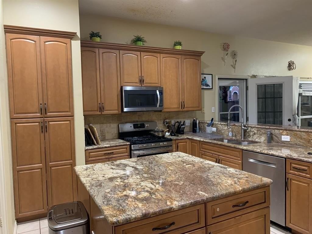 706 Cheshire Dr - Photo 4 of 27