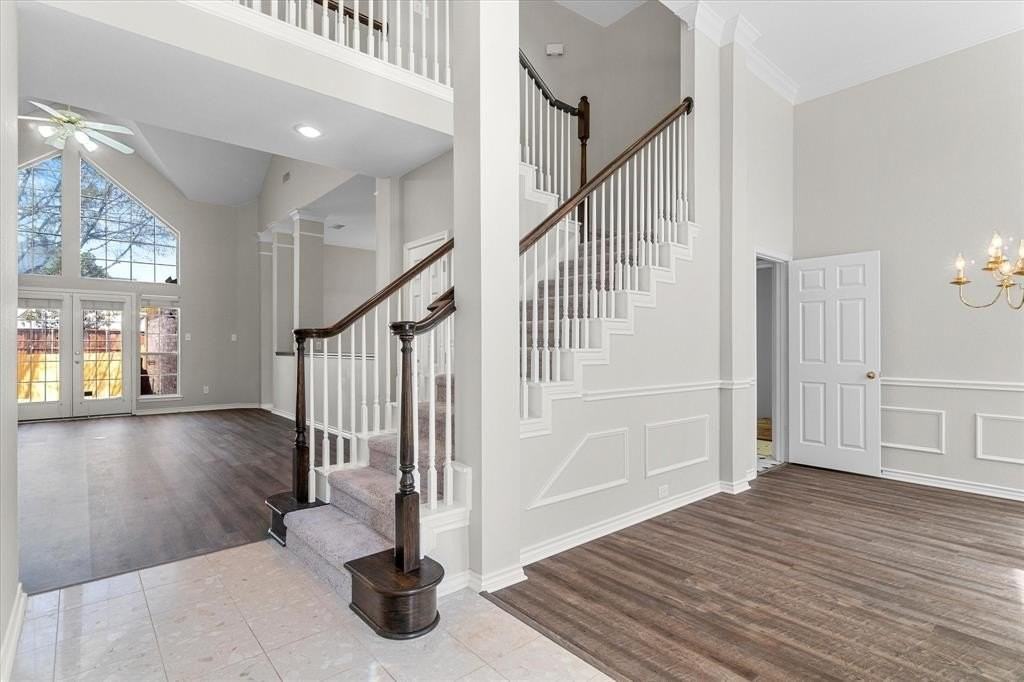 1513 Endicott Dr - Photo 2 of 31