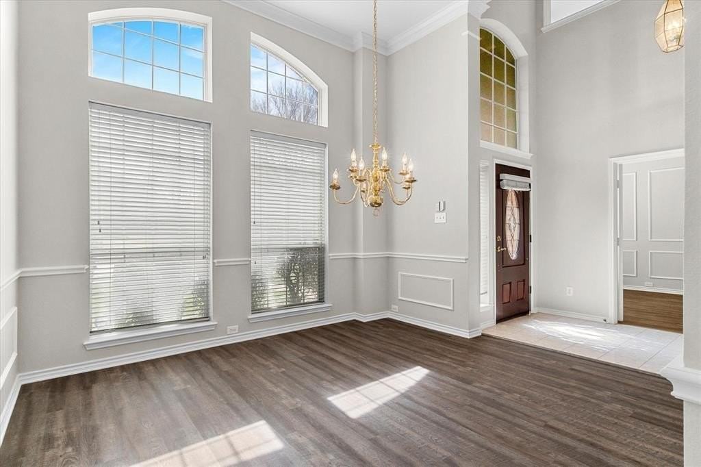 1513 Endicott Dr - Photo 3 of 31