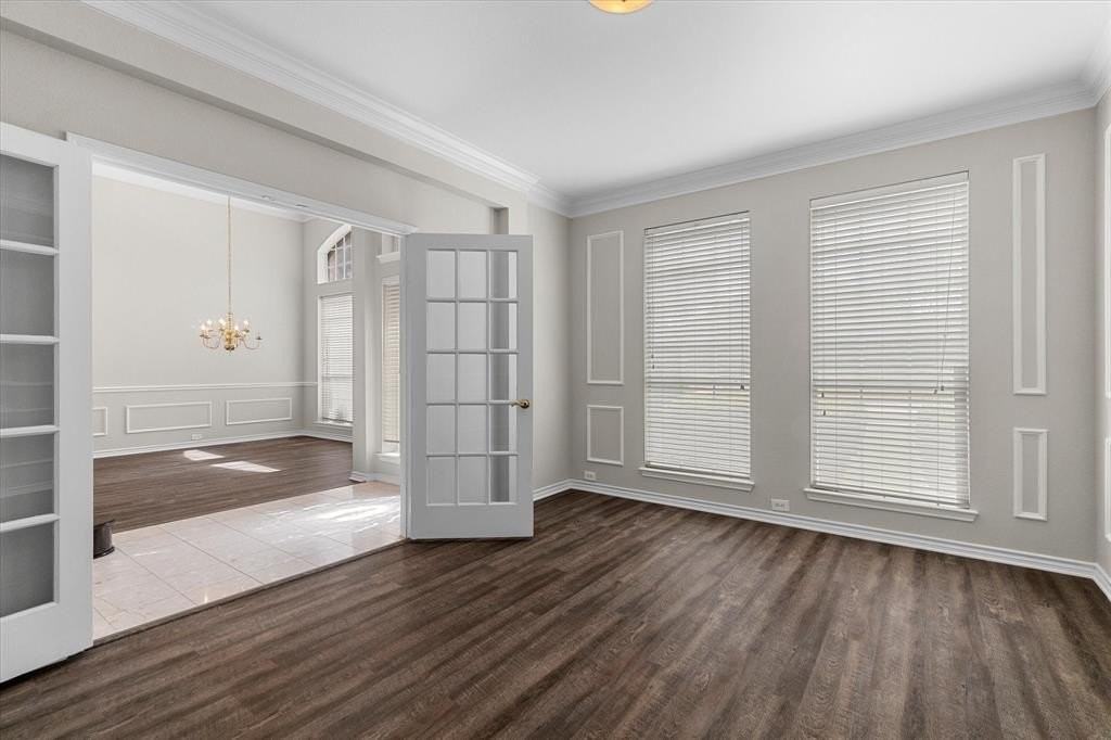 1513 Endicott Dr - Photo 5 of 31