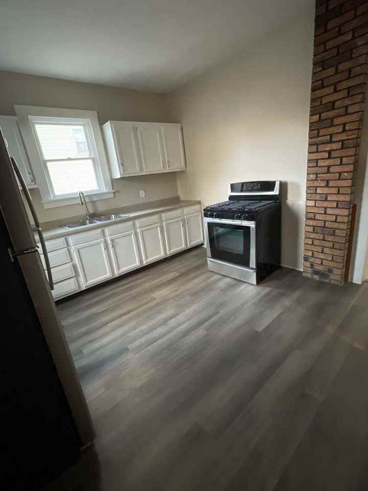 217 N West Ave #1 - Photo 3 of 18