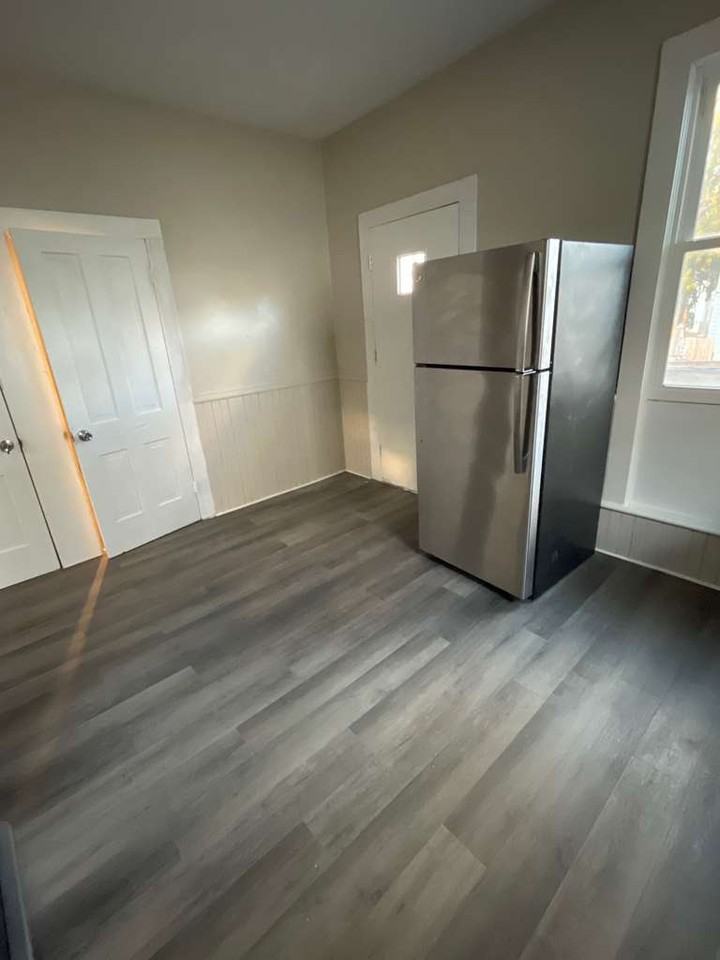 217 N West Ave #1 - Photo 4 of 18