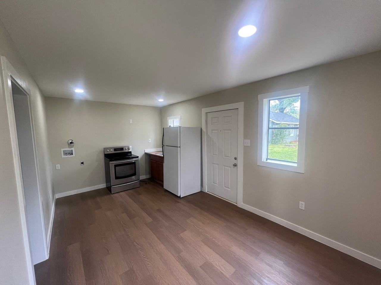 810 N Border Ave #C - Photo 3 of 7