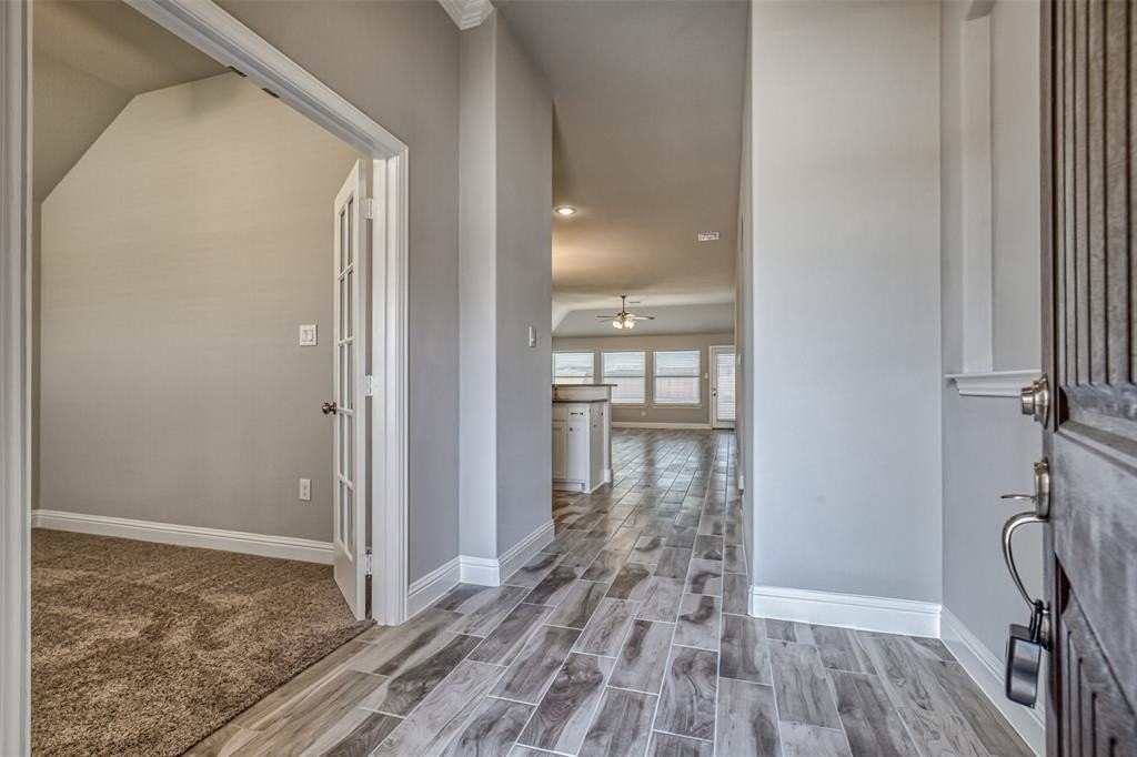 207 Gardenia Dr - Photo 3 of 36