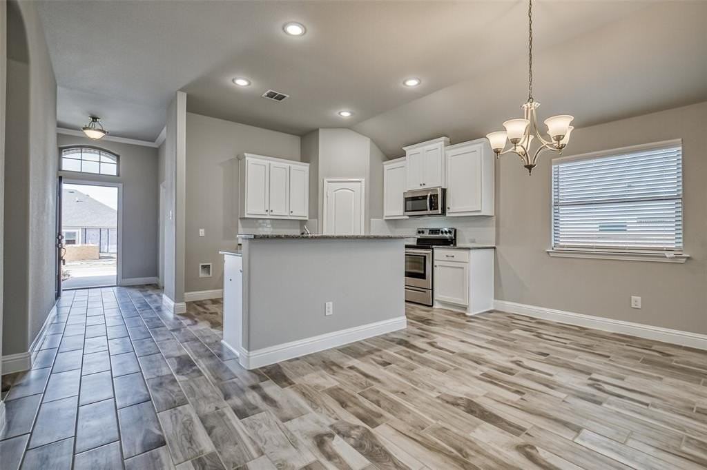 207 Gardenia Dr - Photo 4 of 36