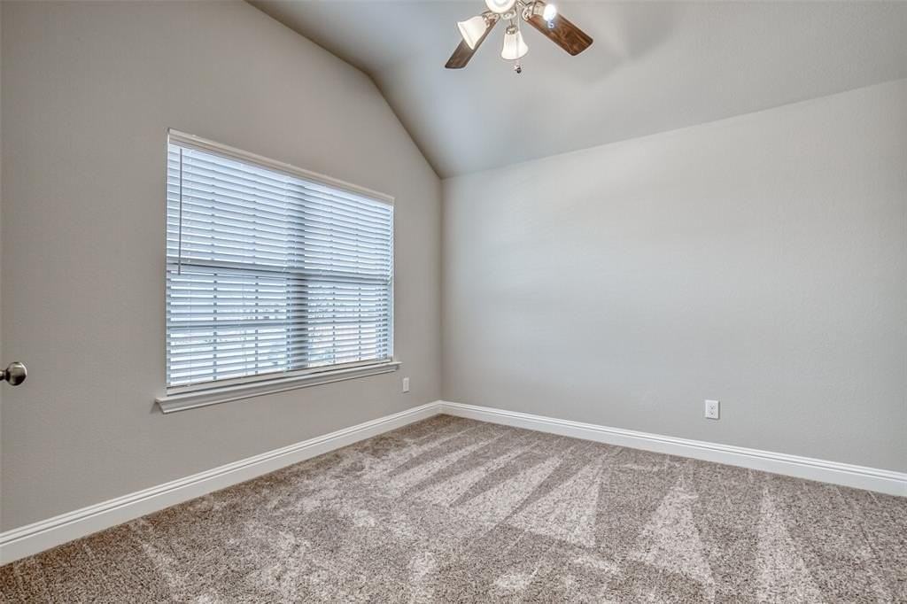 207 Gardenia Dr - Photo 5 of 36