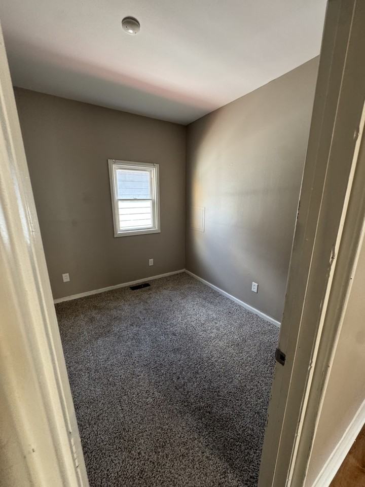 206 N Sutphin St #1 - Photo 4 of 11