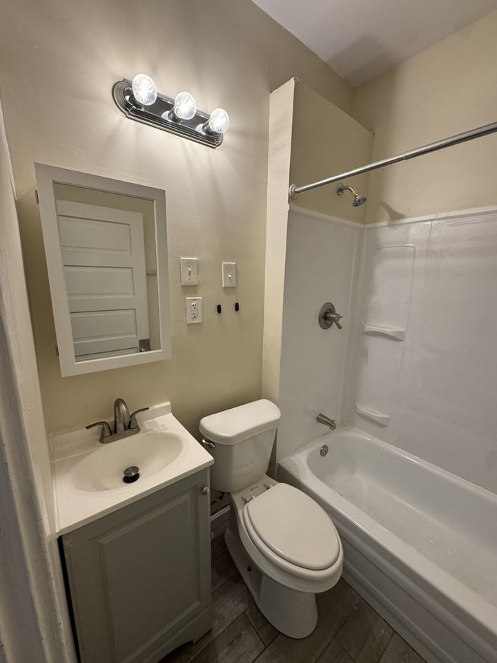 206 N Sutphin St #1 - Photo 6 of 11